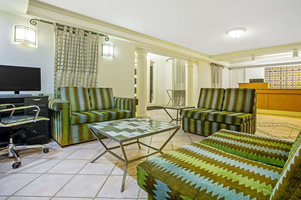 La Quinta Inn by Wyndham Victoria - photo 9