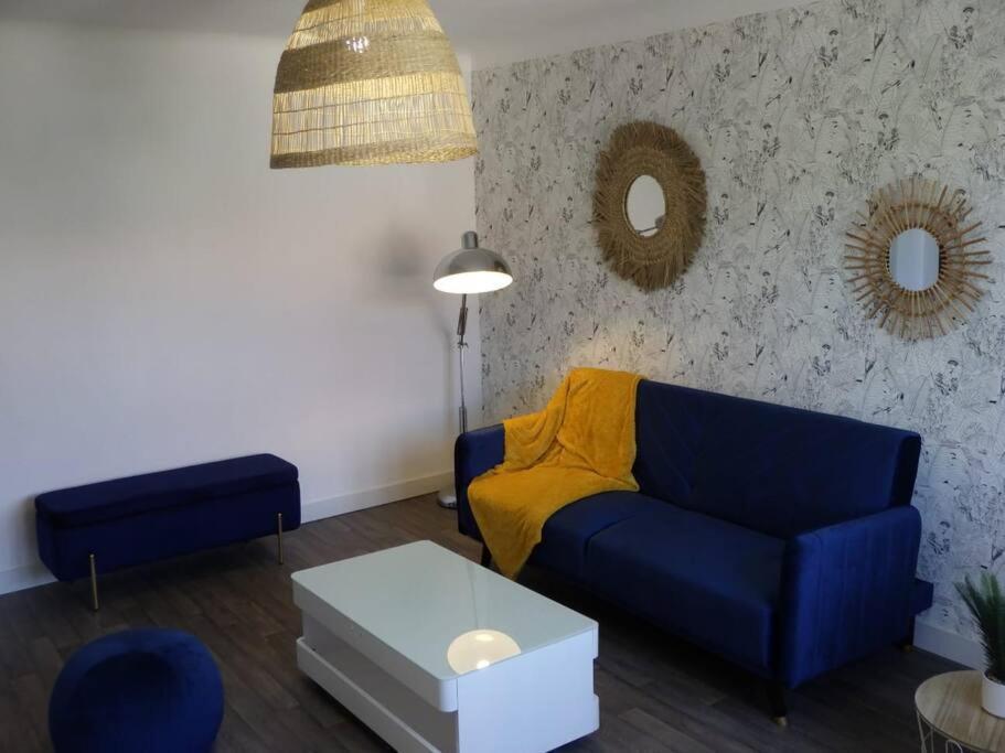 Spacieux Appartement Au Pied de la Cite Medievale — 4-Star Luxury Hotel in Carcassonne, France