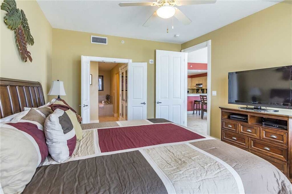 Island Tower 1001 3 Br condo by RedAwning - photo 3