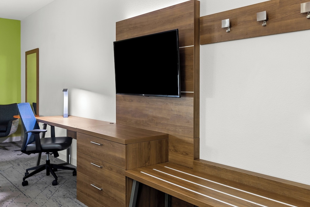 Holiday Inn Express and Suites Savannah Midtown by IHG - photo 6