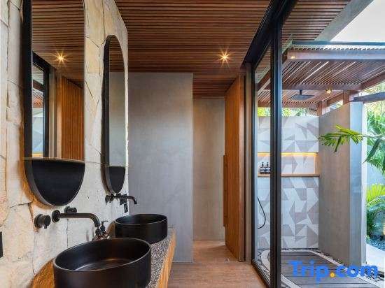 Villa FEH Bali by House of Winds Neo Tropical Eden near Canggu — 4-Star Luxury Hotel in Kerobokan, Indonesia