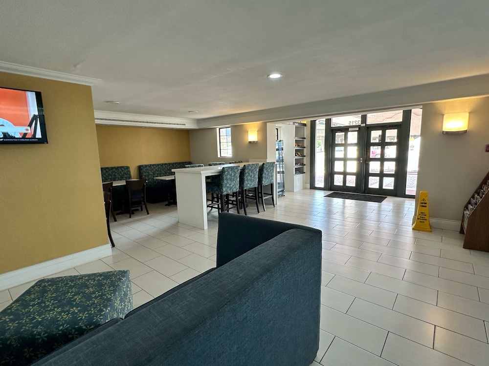 Baymont by Wyndham Nacogdoches Near University - photo 18