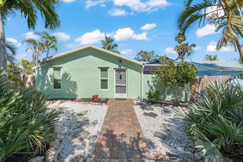 Tipsy Turtle - carbon neutral hotel in Sanibel