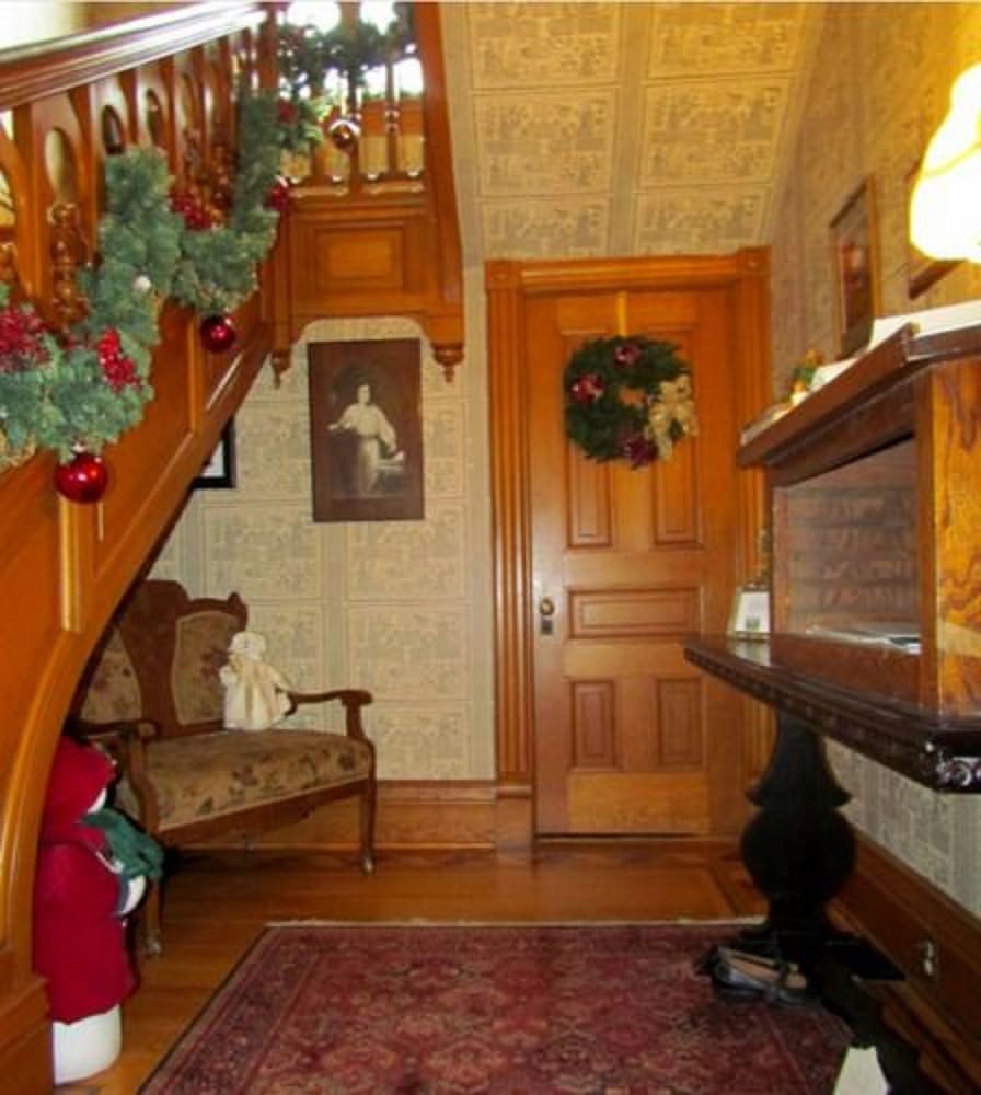 Aurora Staples Inn - photo 2