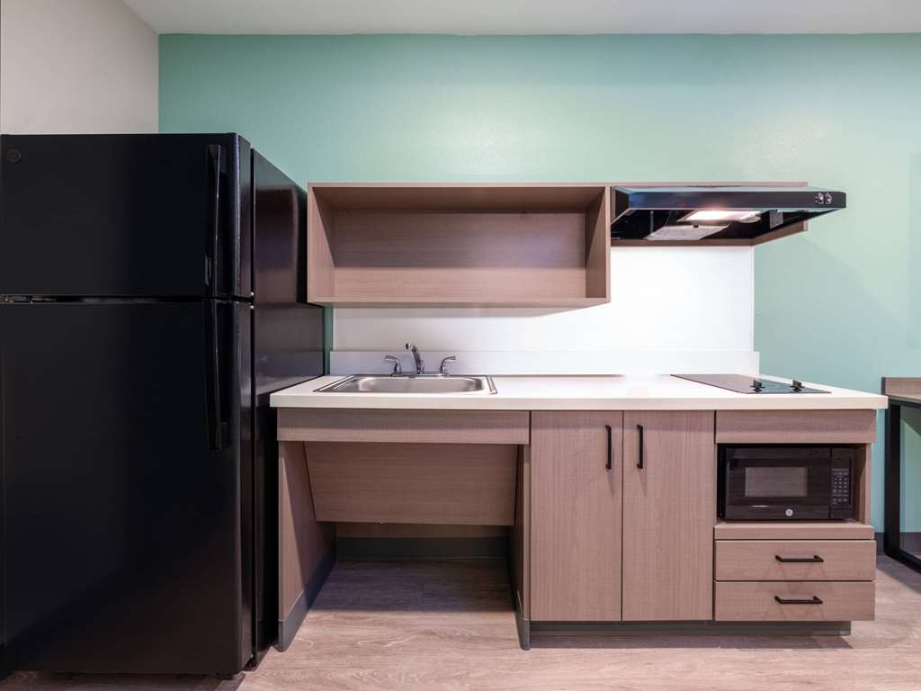 ECHO Suites Extended Stay by Wyndham Indianapolis AmeriPlex - photo 13