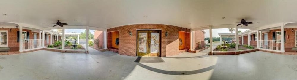 Winton Inn & Suites - photo 9