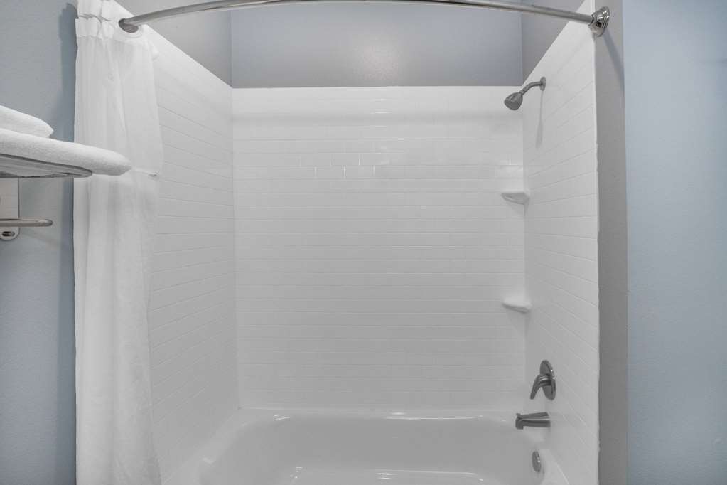 Days Inn & Suites by Wyndham Horn Lake Memphis Graceland - photo 32