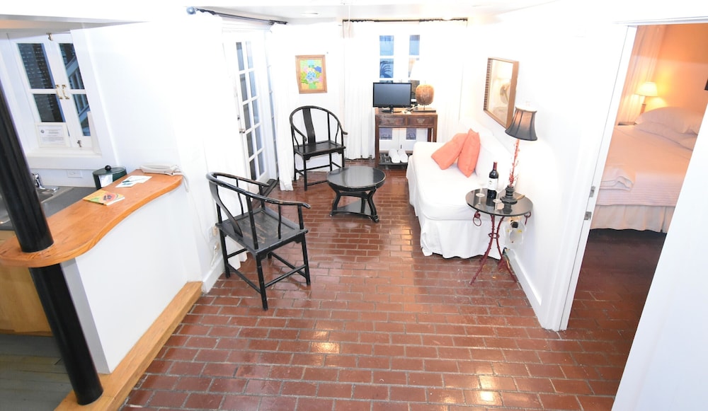 Simonton Court Historic Inn & Cottages - photo 165