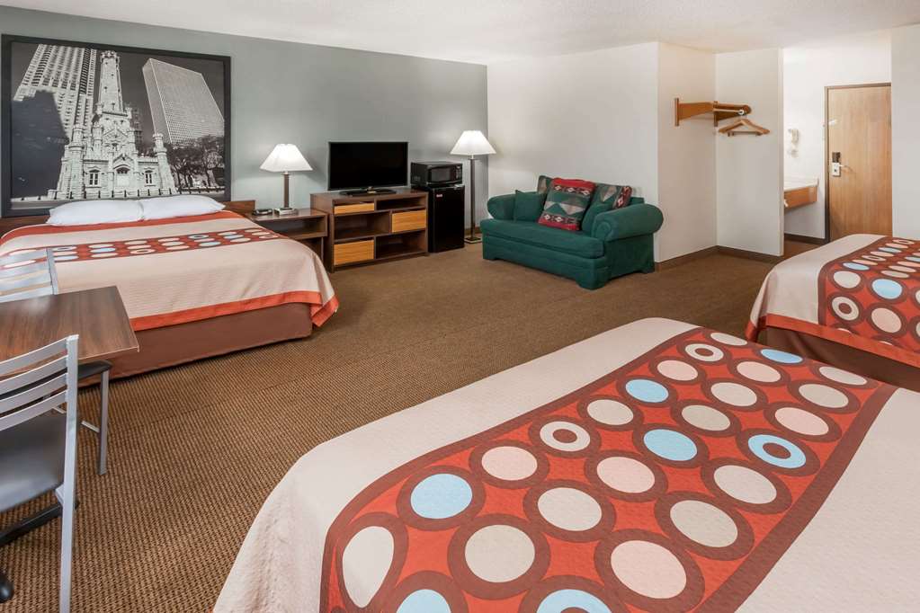 Super 8 by Wyndham Pekin Peoria Area - photo 12