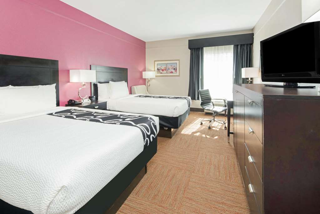 La Quinta Inn & Suites by Wyndham Winnie - photo 7