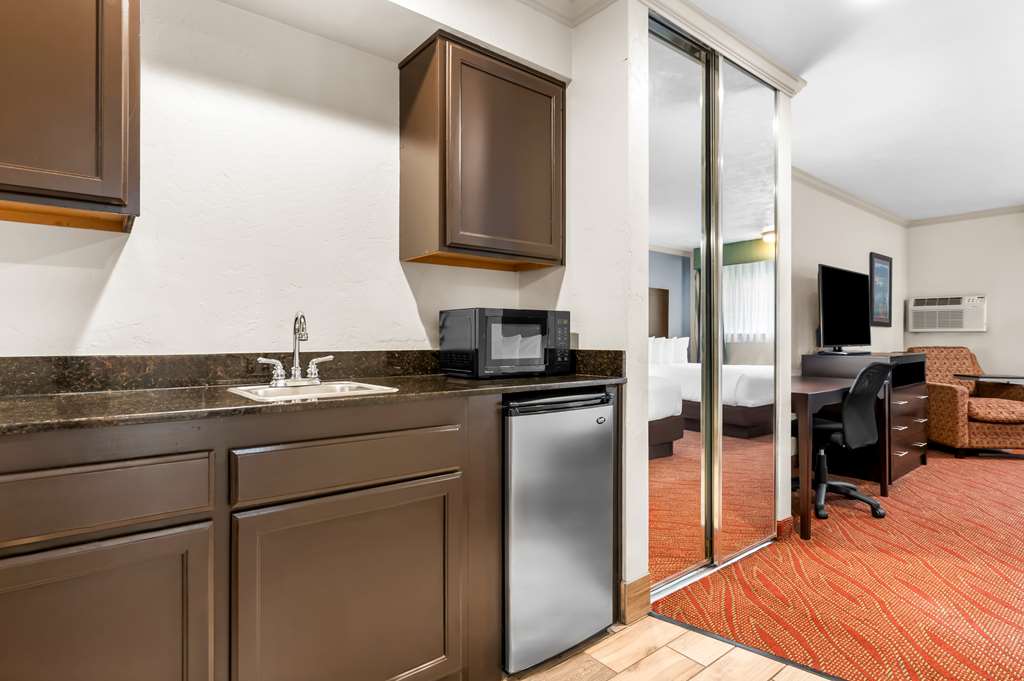 Best Western Plus Parkway Inn - photo 23