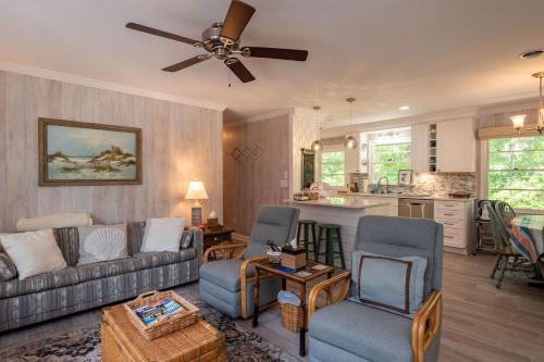 Beaching & Griping by Oak Island Accommodations - photo 23