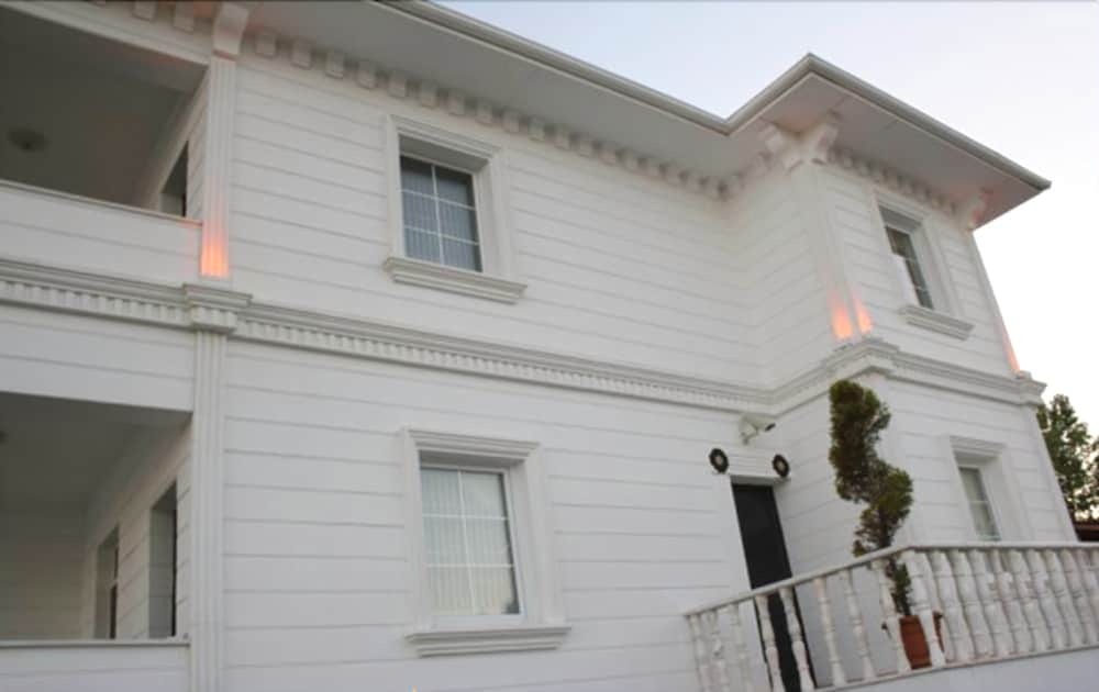 Beyaz Ev Hotel & Restaurant in Sinop, Turkey