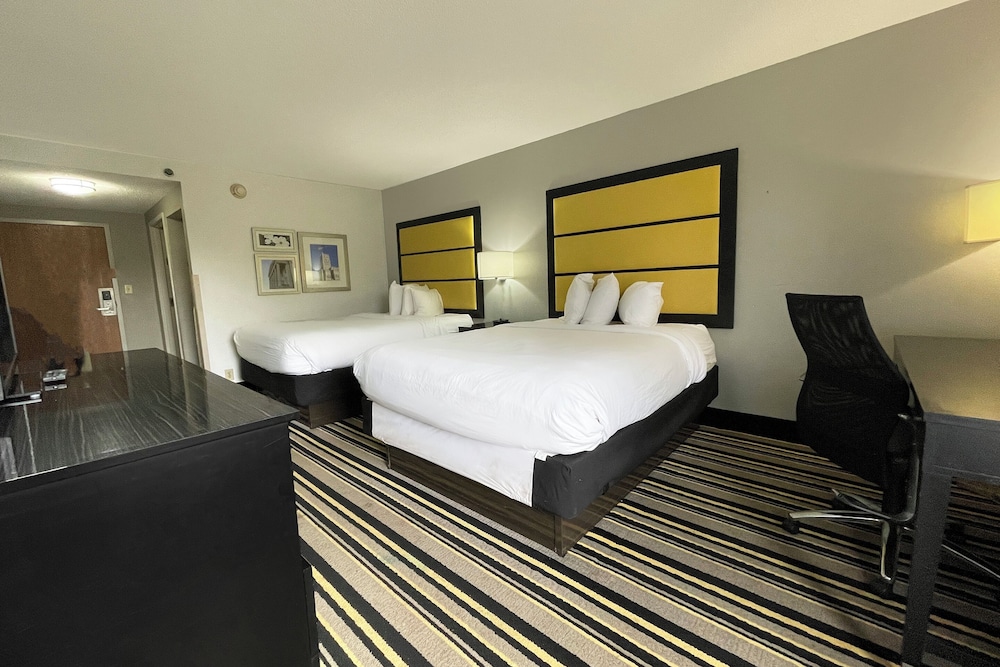 La Quinta Inn & Suites by Wyndham Jackson North - photo 15