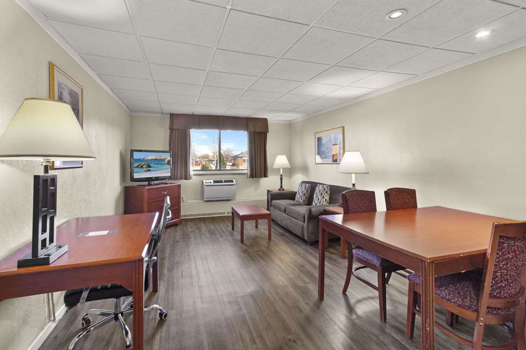 Quality Inn & Suites Green Bay Downtown - photo 36