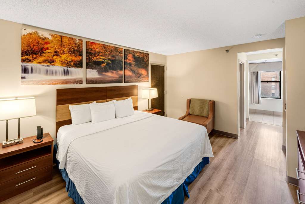 Days Inn by Wyndham Raleigh Airport Research Triangle Park - photo 12
