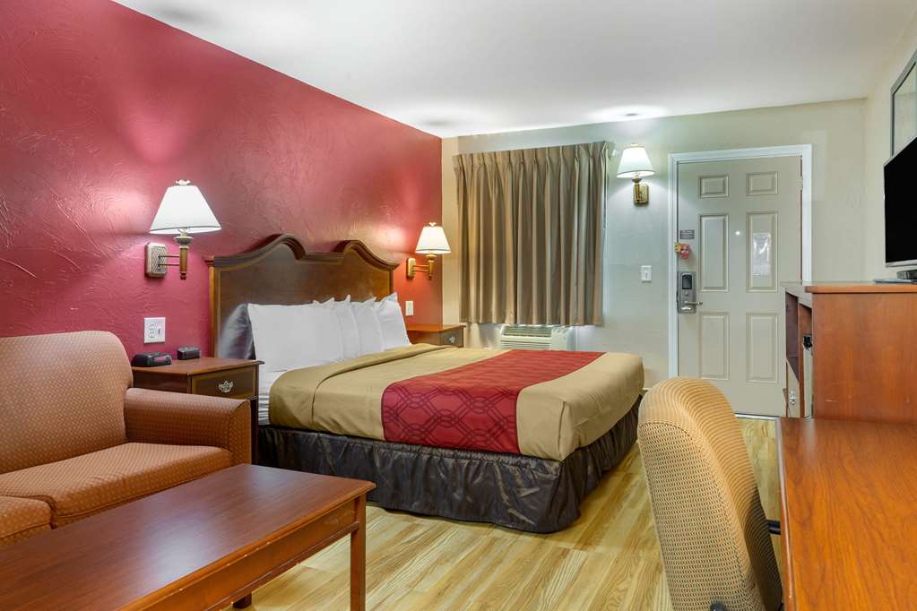 Econo Lodge Sturbridge Route 20 - featured photo