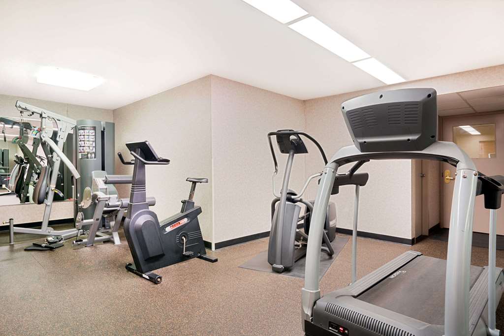Ramada Hotel & Conference Center by Wyndham Plymouth - photo 7