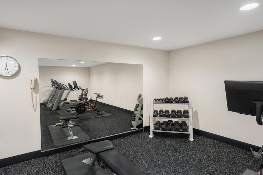 Holiday Inn Express & Suites Hayward by IHG - photo 41