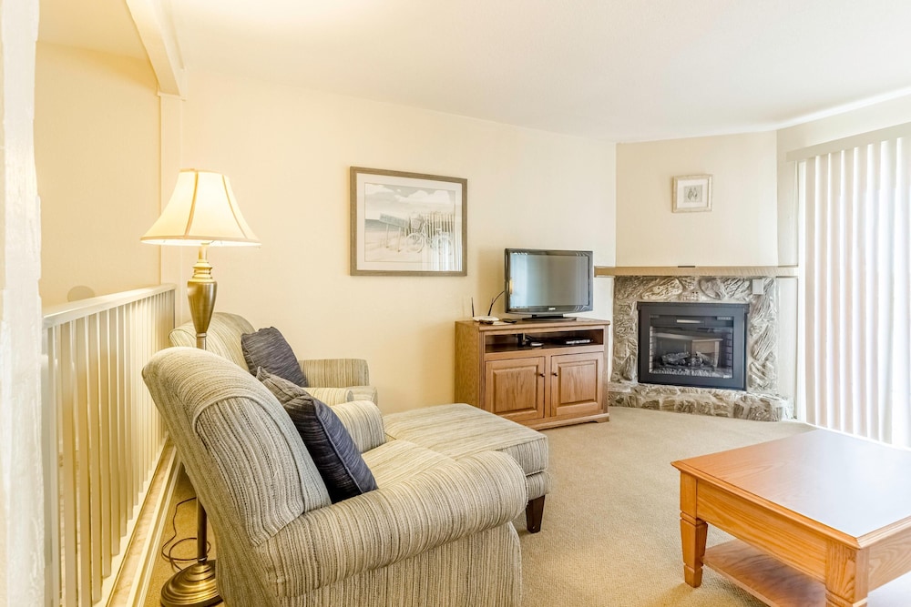 Lakewood Resort by EVRentals - photo 16