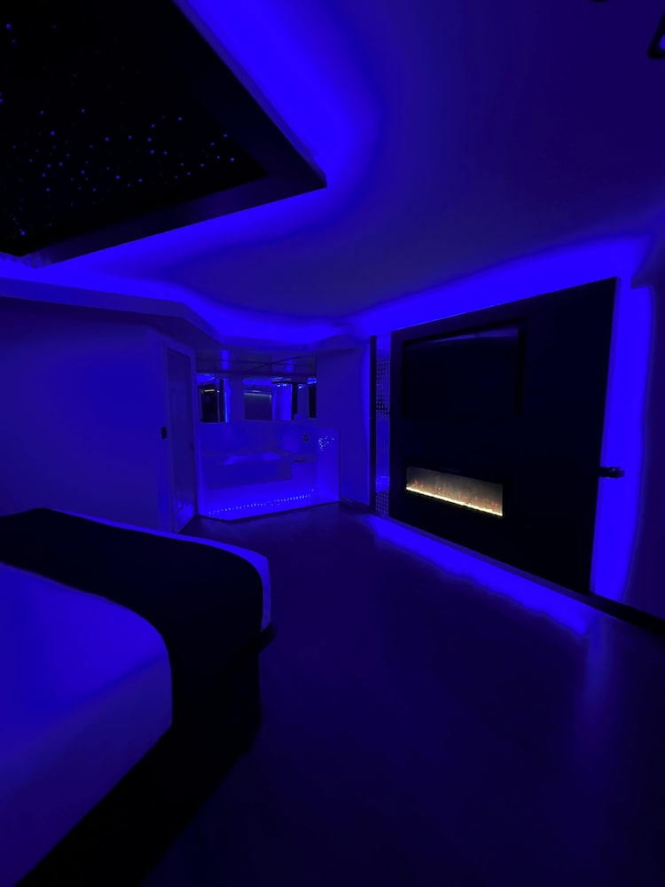 Imperial Suites Adults Only - photo 47