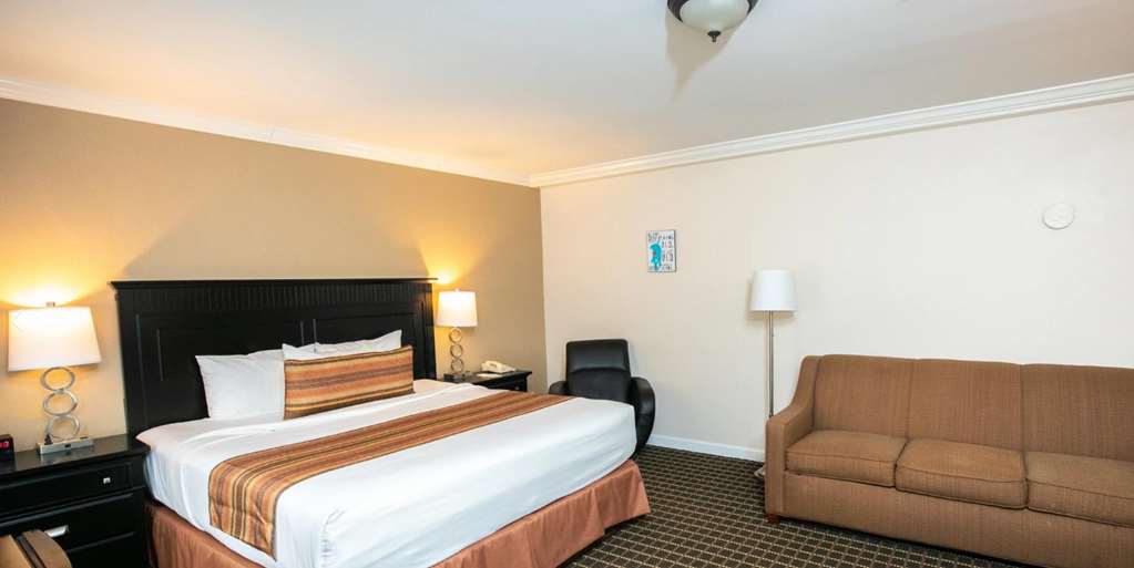 The Wilshire Grand Hotel - photo 3