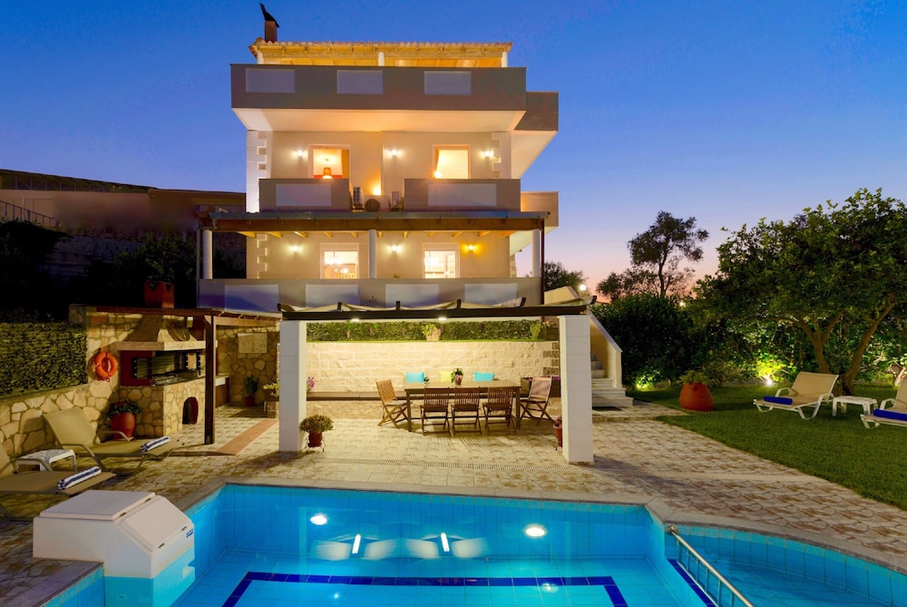 Villa Kirianna Crete — 4-Star Luxury Hotel in Rethymno, Greece