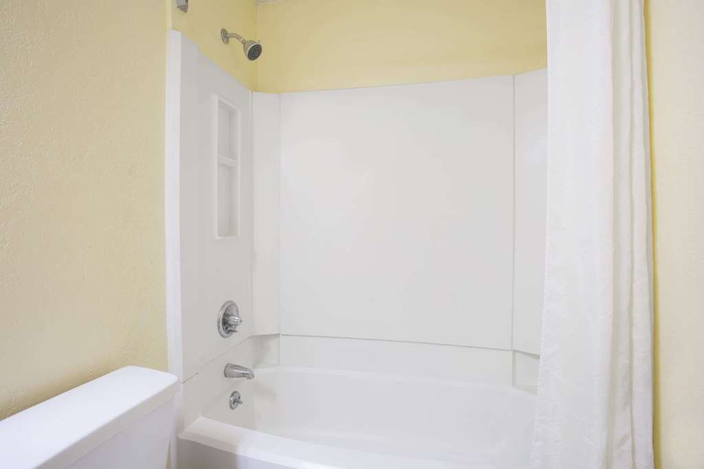 Super 8 by Wyndham Warner Robins - photo 13