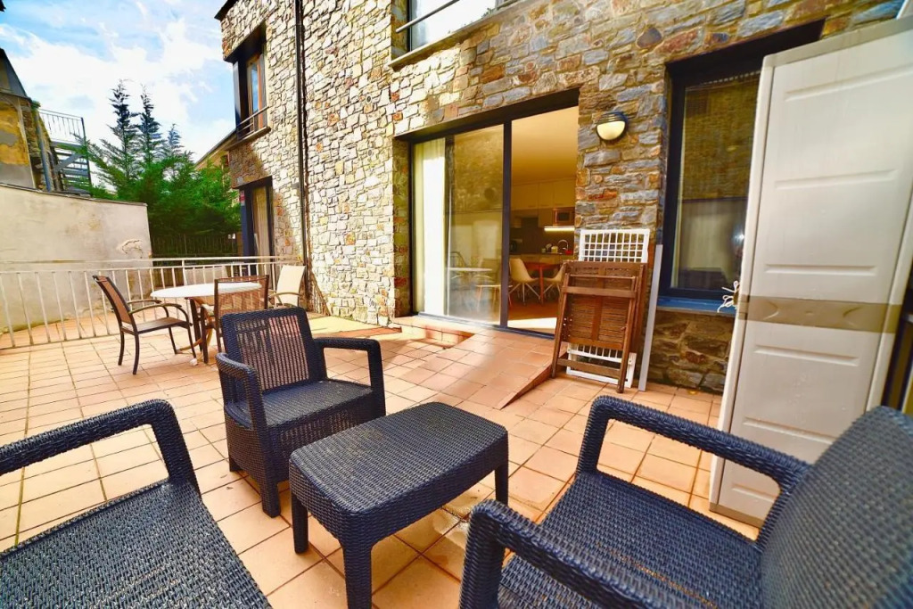 Placer naturaleza y terraza en Canillo Serrera 3 HUT 8207 — 4-Star Luxury Hotel in Canillo, Andorra