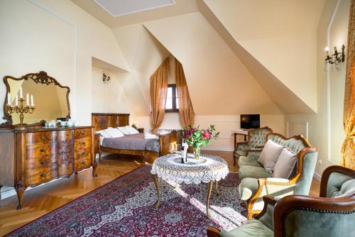 Dwór Osmolice — 4-Star Luxury Hotel in Kazimierz Dolny, Poland