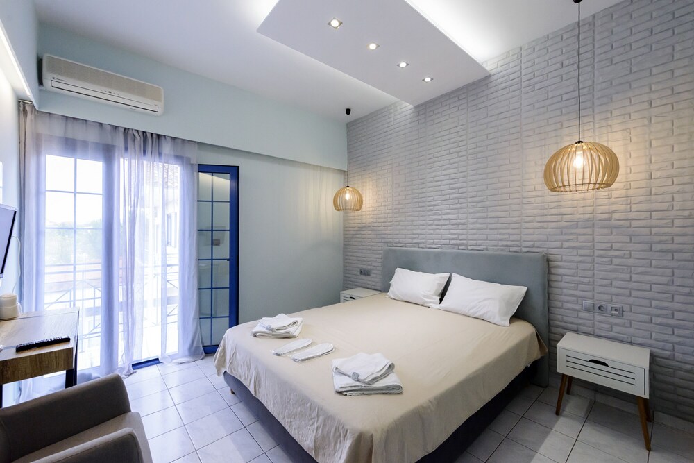 Beachfront Luxury Vibes Breakfast Included — Messini