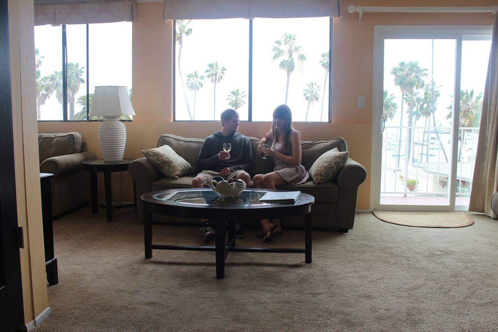 Catalina Courtyard Suites - photo 25