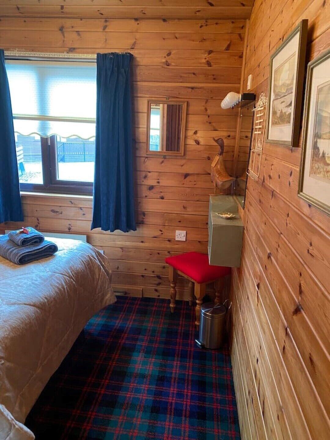 Cozy Loch Lomond Lodge 27 Rowardennan — 4-Star Luxury Hotel in Glasgow, United Kingdom