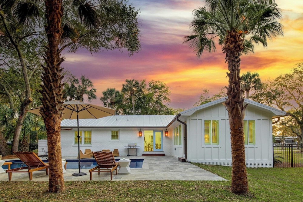 Sawyer by Avantstay Stunning Isle Of Palms Home w Pool — 4-Star Luxury Hotel in Isle Of Palms, United States