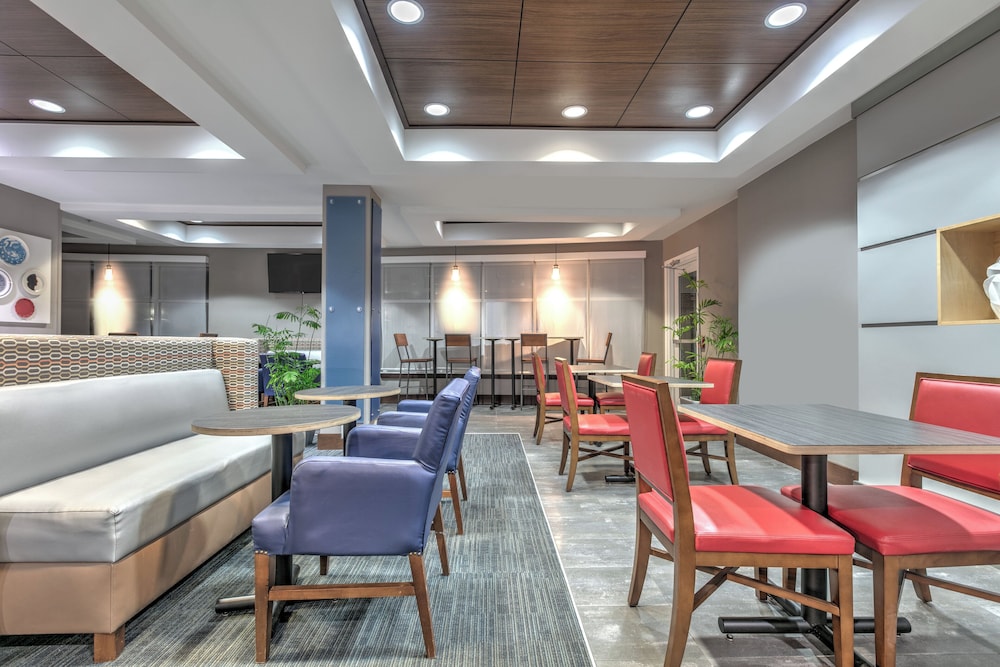Holiday Inn Express Hotel & Suites Clute Lake Jackson by IHG - photo 47