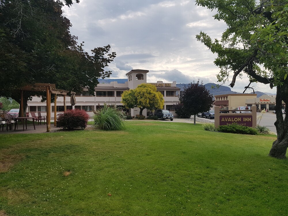 Avalon Inn - carbon neutral hotel in Osoyoos