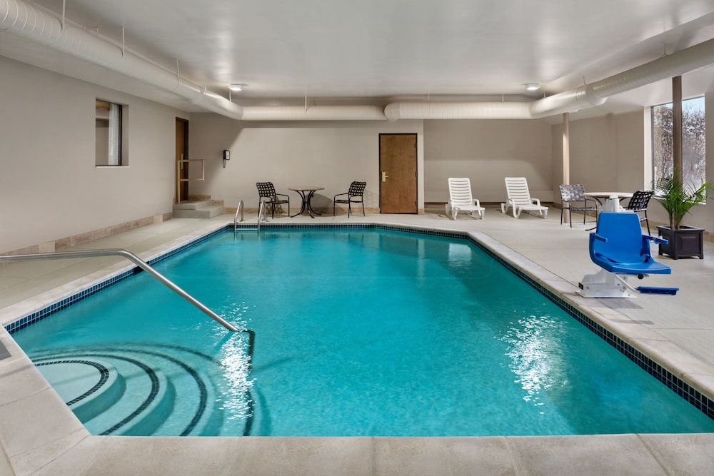 Baymont by Wyndham Belleville Airport Area - photo 30