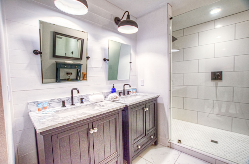 Laketown Wharf Resort by Aneliya's Rentals - photo 727