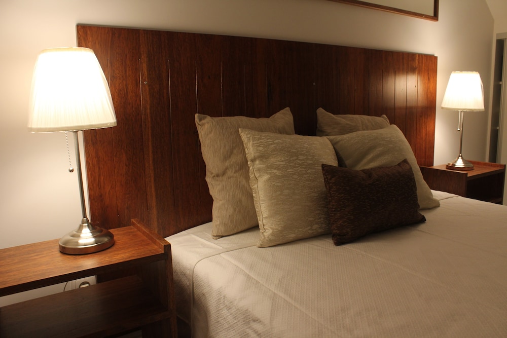 Casa da Ponte — 4-Star Luxury Hotel in Senhora Do Rosario, Portugal