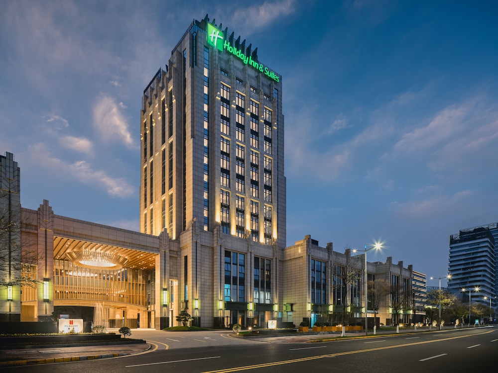 Holiday Inn Hotel and Suites Kunshan Huaqiao by IHG — 4-Star Luxury Hotel in Suzhou, People's Republic of China