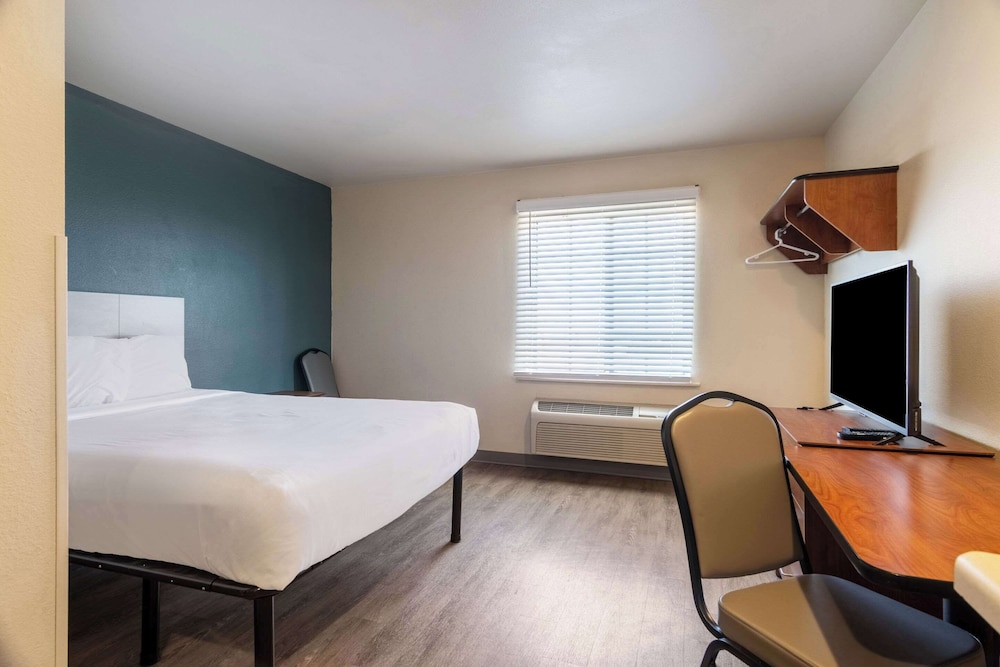 WoodSpring Suites Champaign near University - photo 16