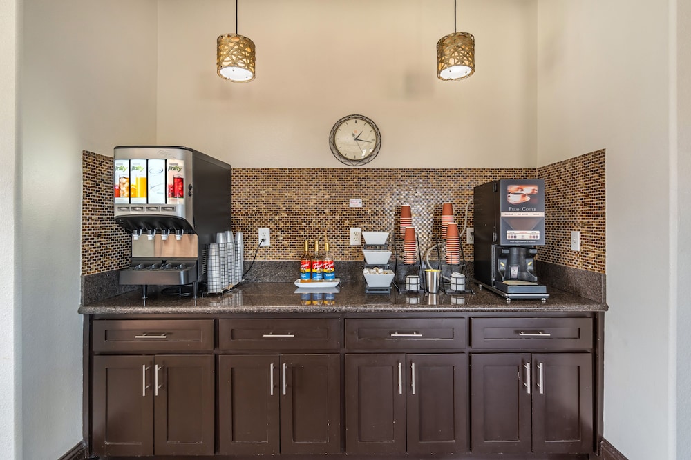 Red Roof Inn & Suites Sulphur Springs - photo 29