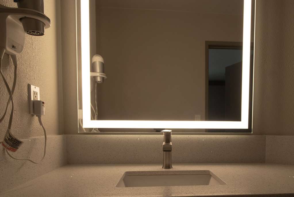 Days Inn by Wyndham Carlsbad - photo 14
