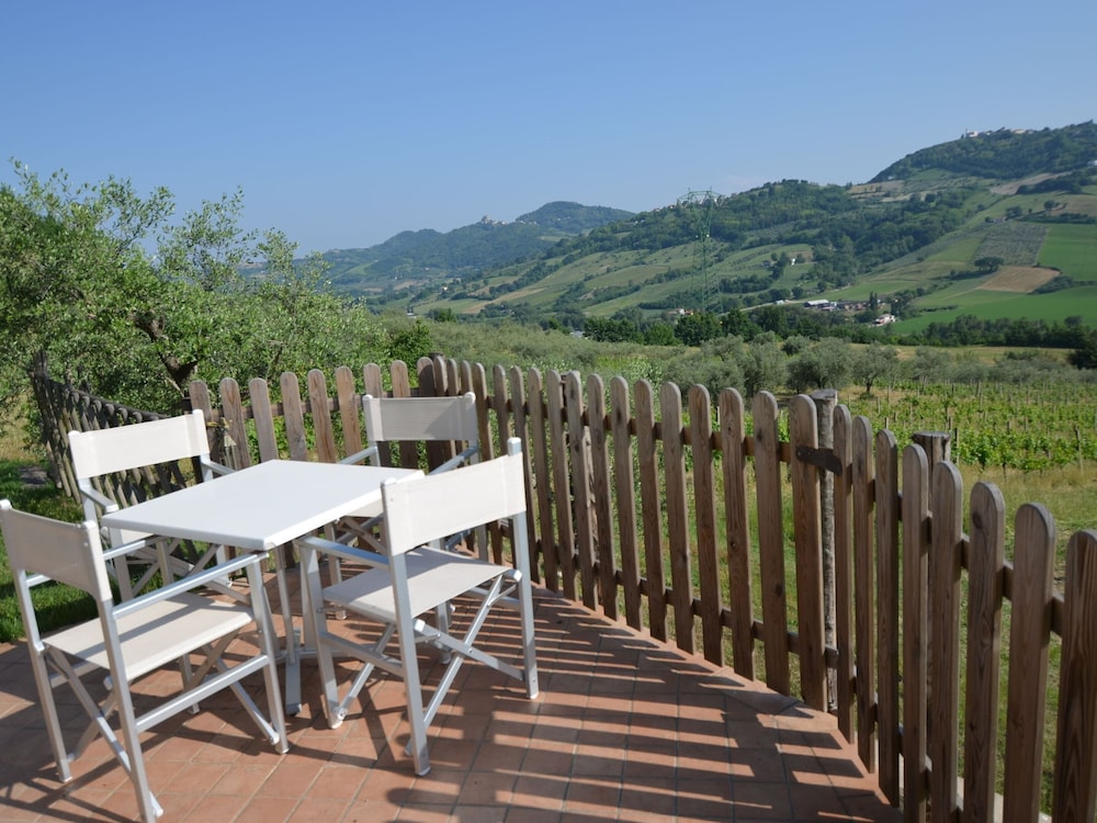 Holiday Home Monte Colombo Wine & Culture — 4-Star Luxury Hotel in Montescudo, Italy