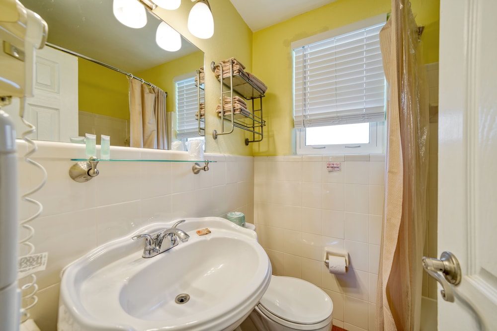 Camelot Beach Suites - photo 20