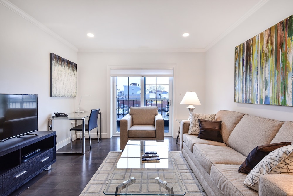 Global Luxury Suites at South Boston - photo 4