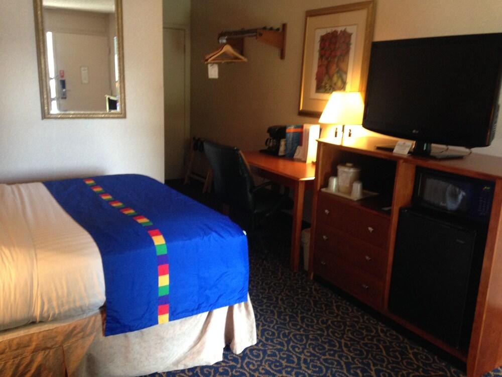 Park Inn By Radisson Harrisburg West - photo 13