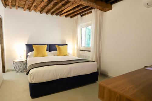 San Lorenzo Small Apartment — 4-Star Luxury Hotel in Genoa, Italy