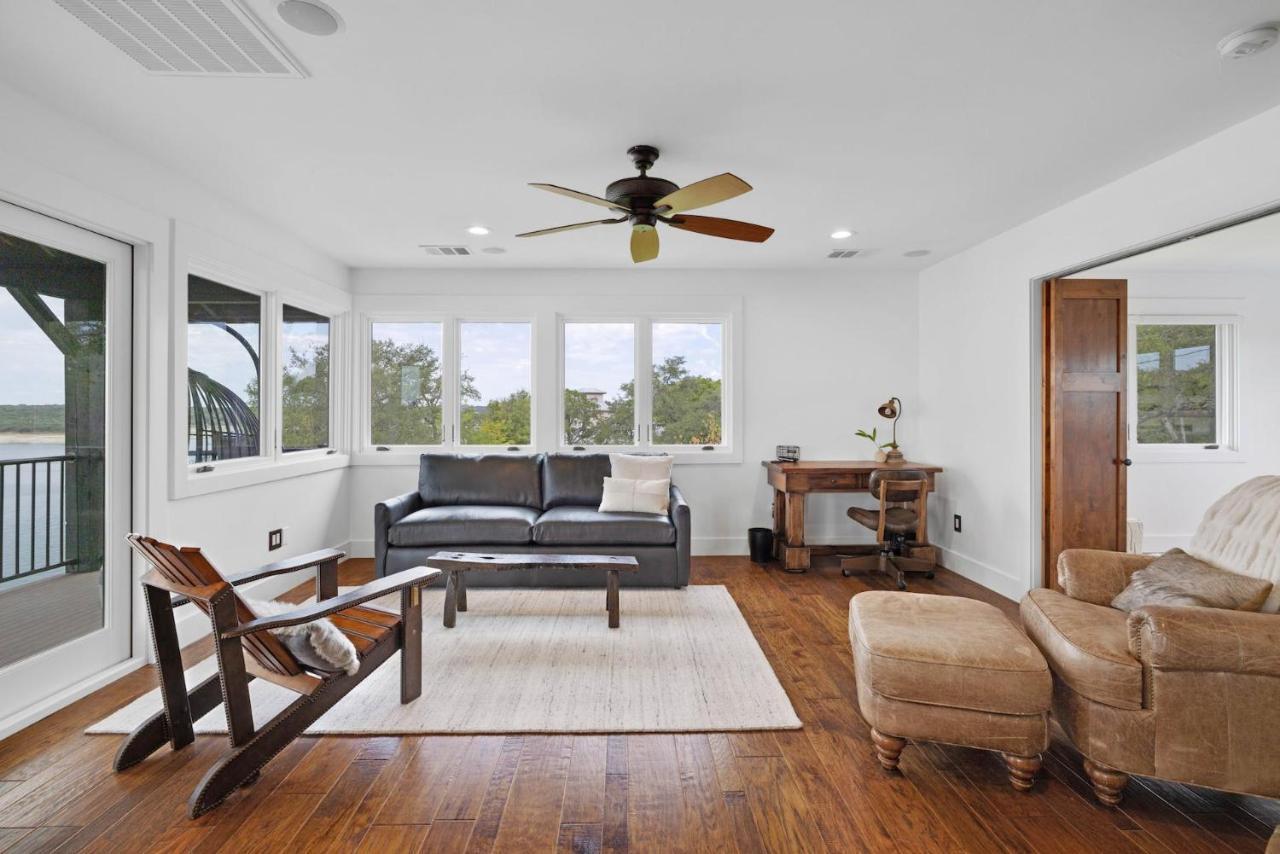 Austinteton’s Sunset Cliff Resort On Lake Travis Private Wedding Event Heated Pool Boat Dock in Austin, United States