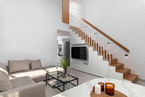 Calliope Luxury Loft with Backyard — 4-Star Luxury Hotel in Ierapetra, Greece